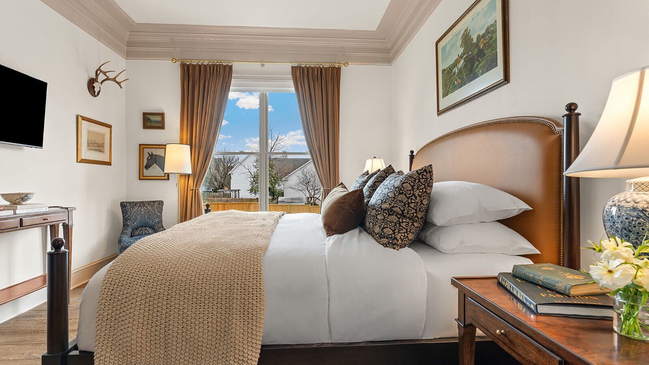 Photo of Bedroom in Leesburg's Old and Historic District