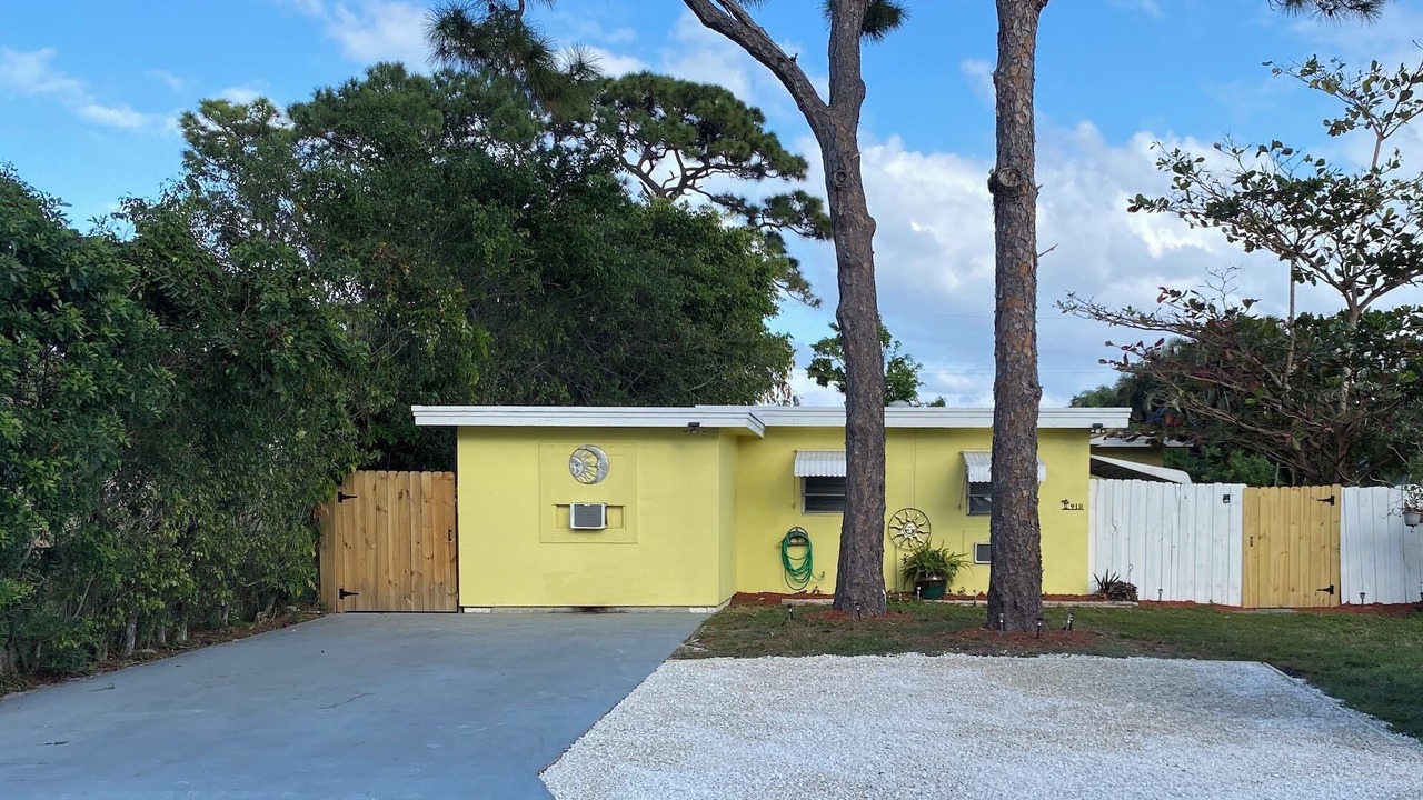 Photo of Outdoor in Lake Worth Corridor