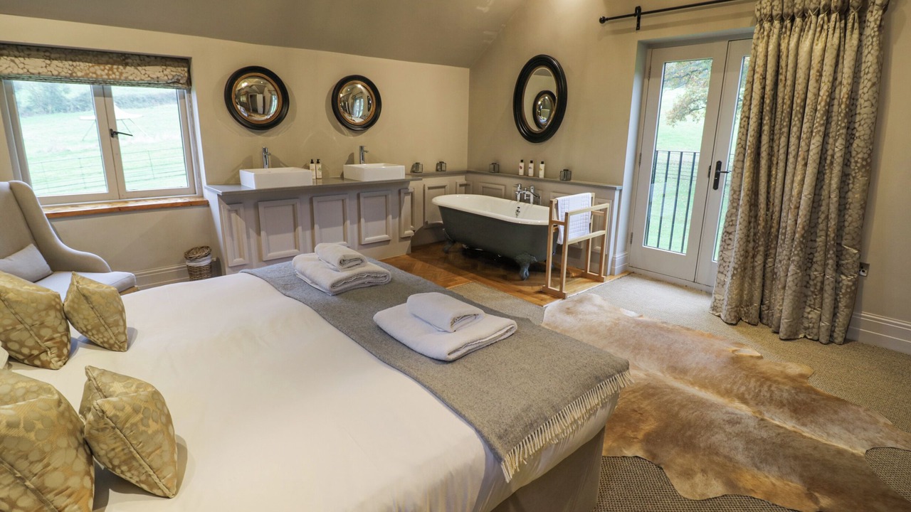 Photo of Others in Moreton