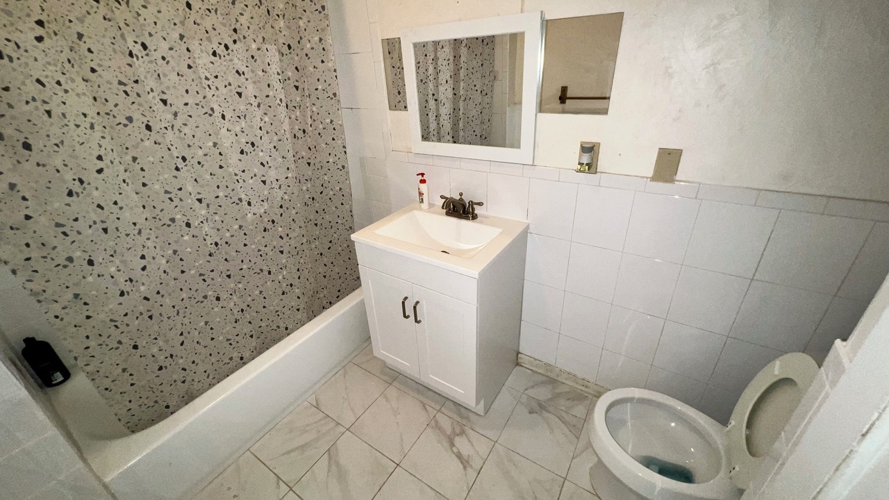 Photo of Others in Hyde Square