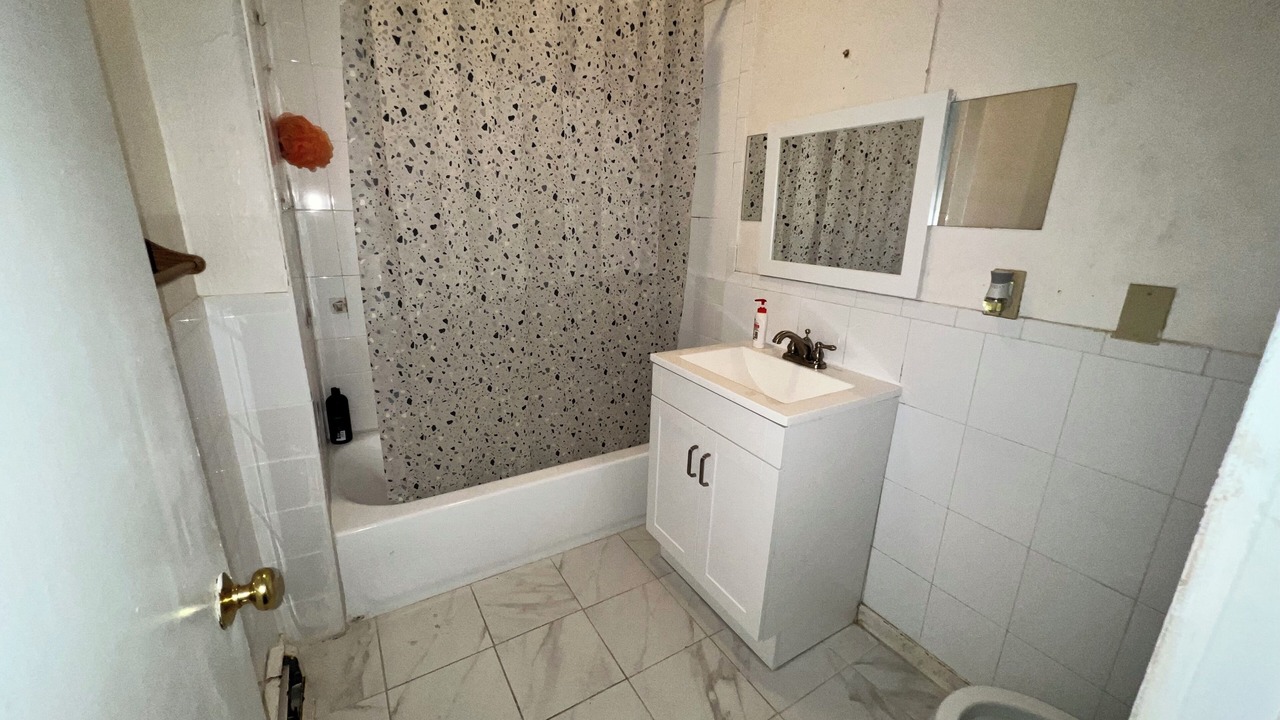 Photo of Others in Hyde Square