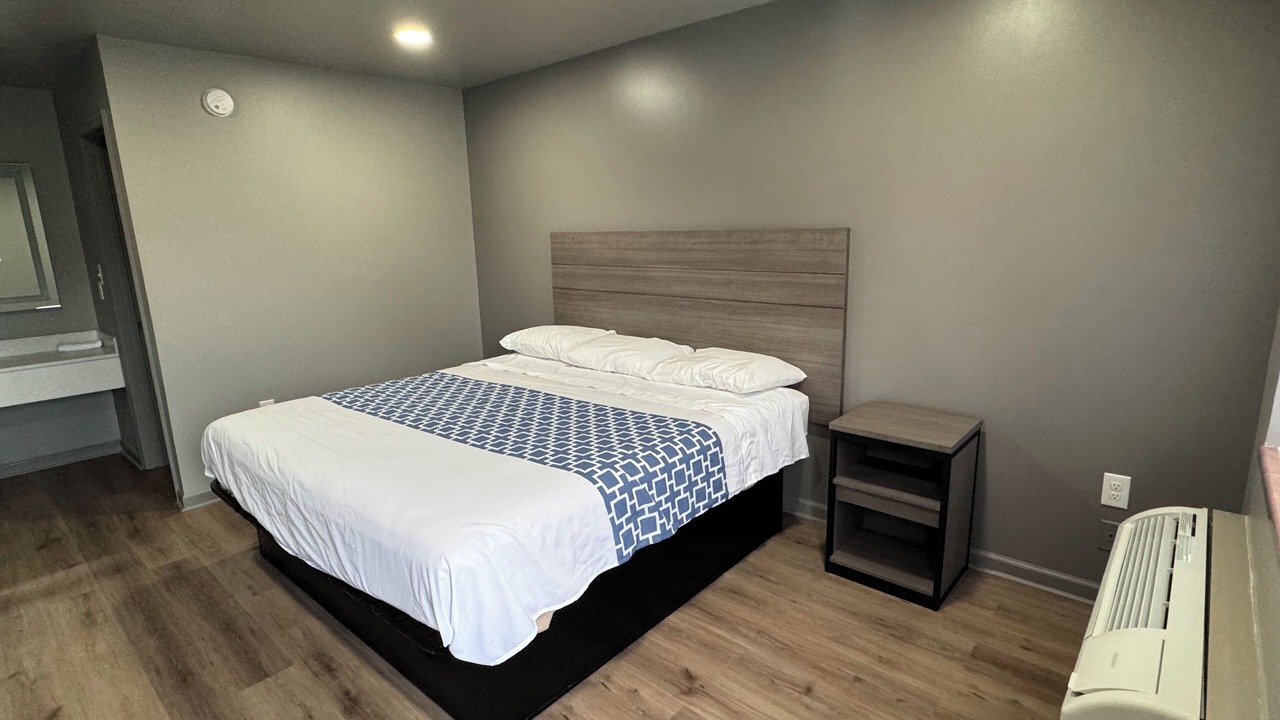 Photo of Bedroom in Lawrenceburg