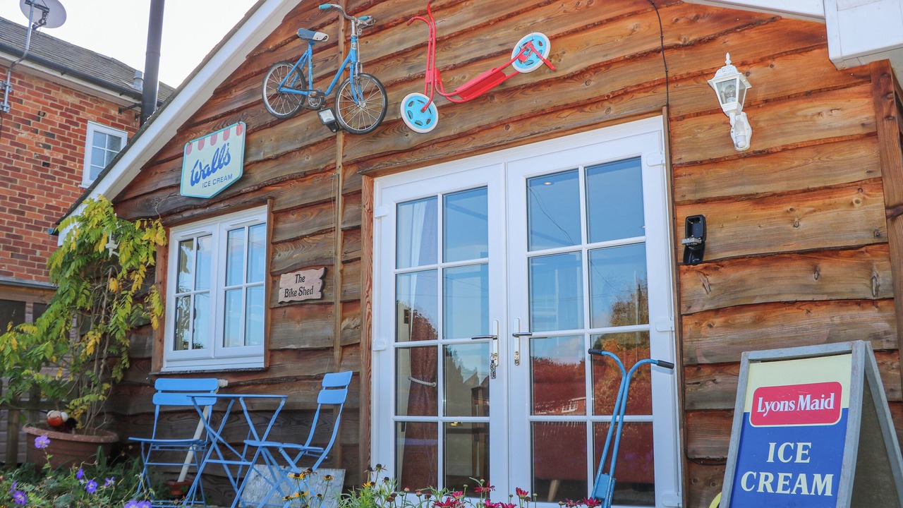 Photo of Outdoor in Dunbridge