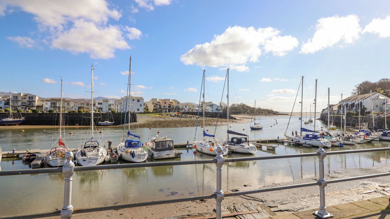 Photo of Others in Borth-y-Gest