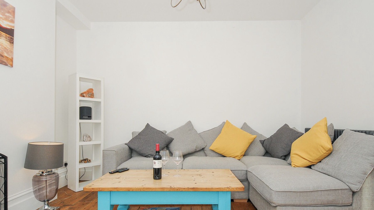 Photo of Livingroom in Looe