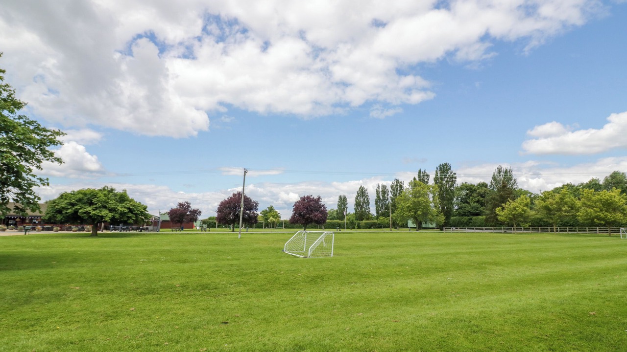 Photo of Others in Cow Honeybourne