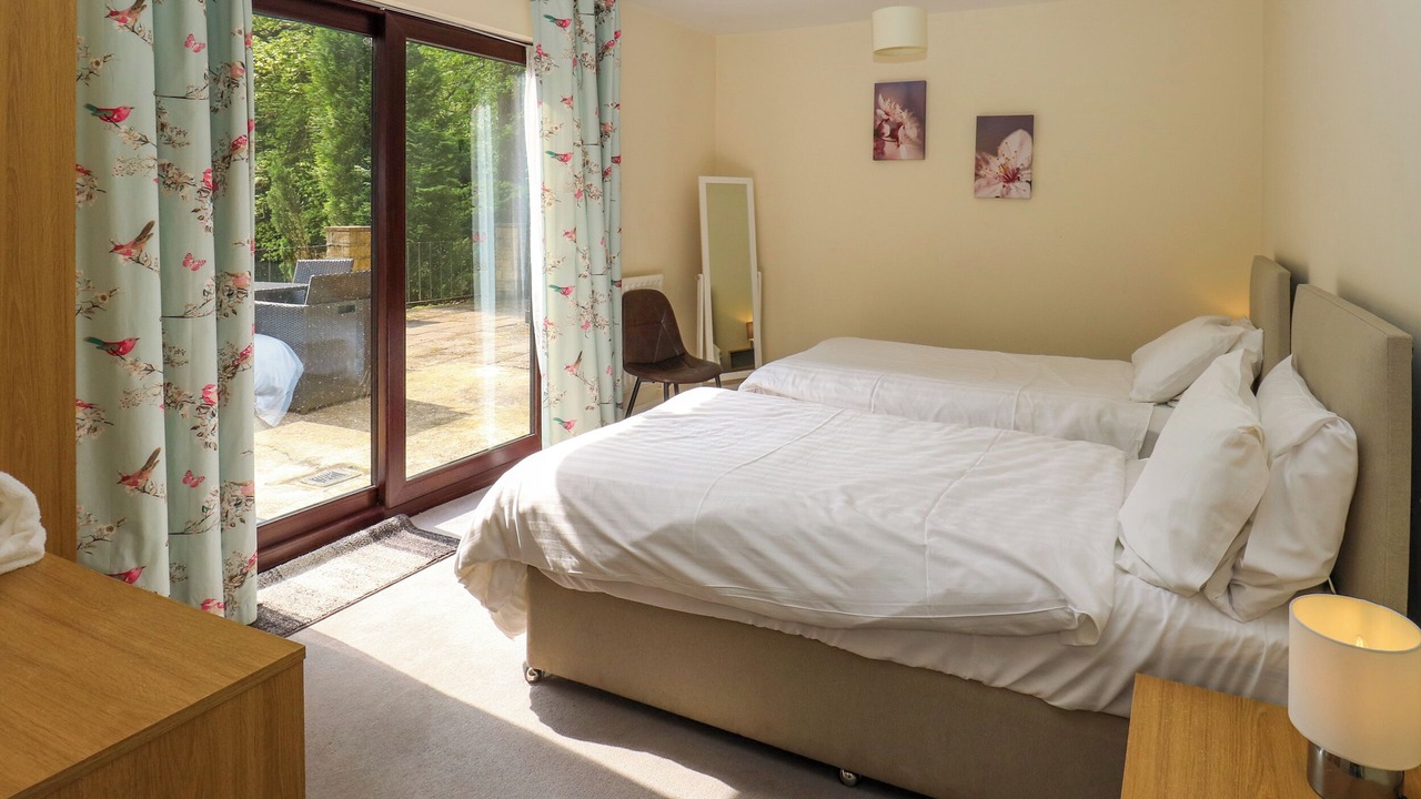 Photo of Others in Hoylandswaine