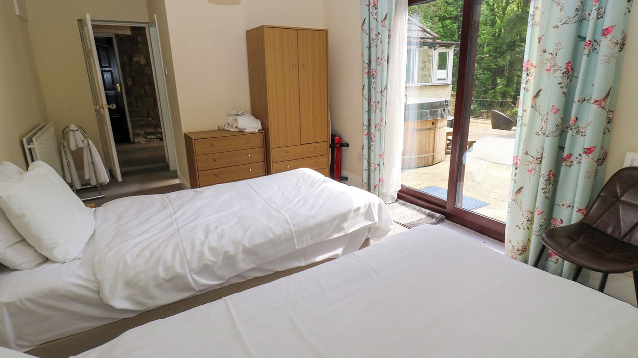 Photo of Others in Hoylandswaine