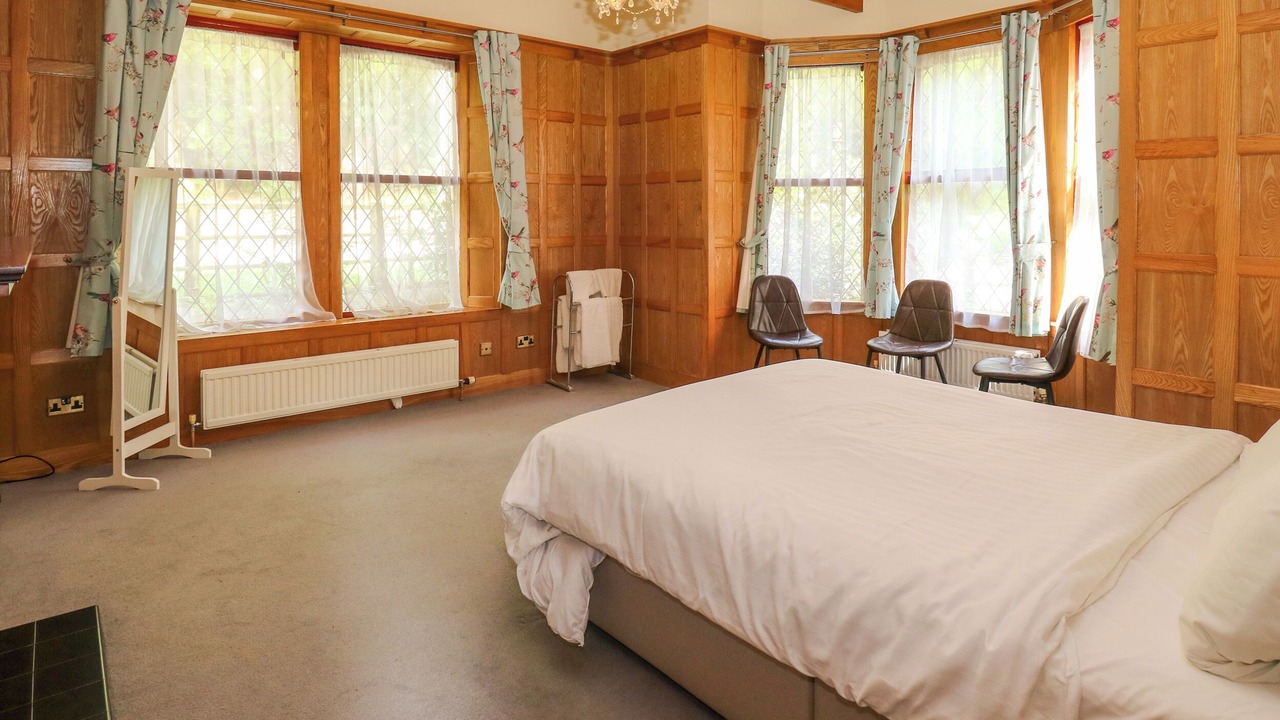 Photo of Others in Hoylandswaine