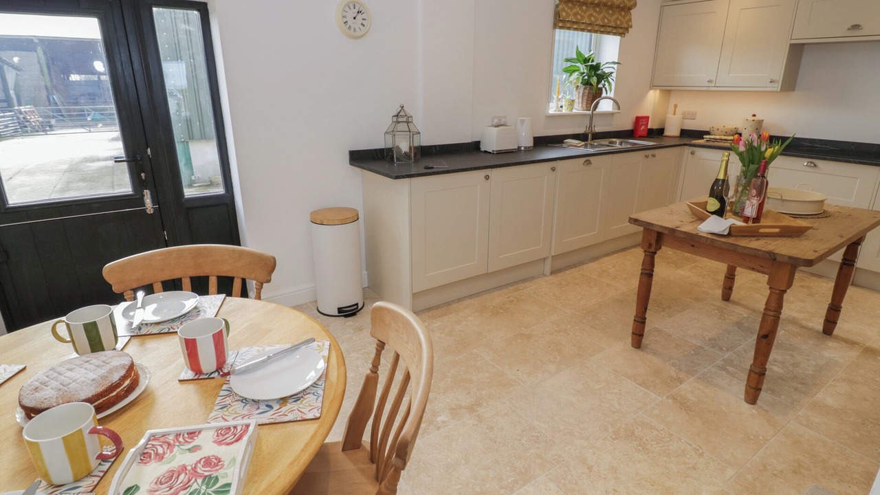 Photo of Others in Hellidon