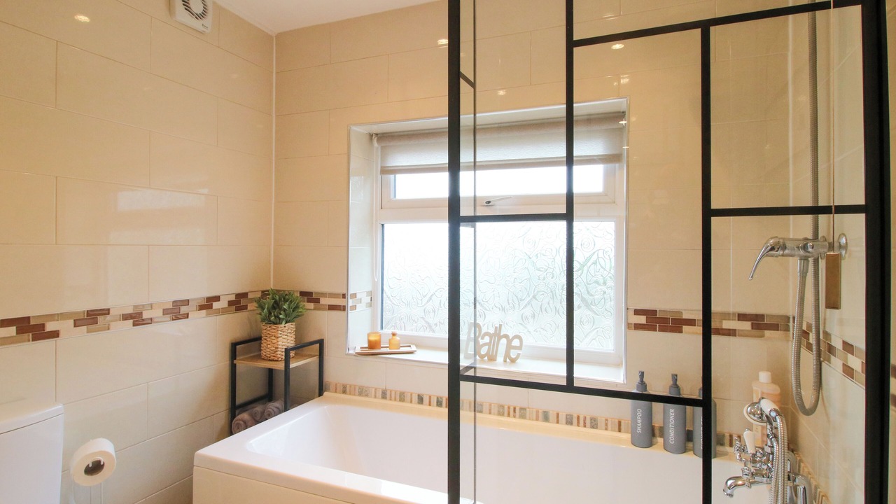 Photo of Others in Sugnall