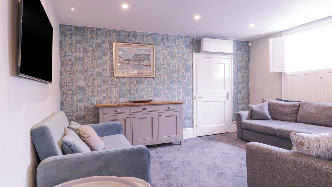 Photo of Livingroom in Clare