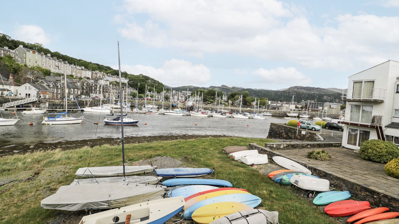Photo of Others in Borth-y-Gest
