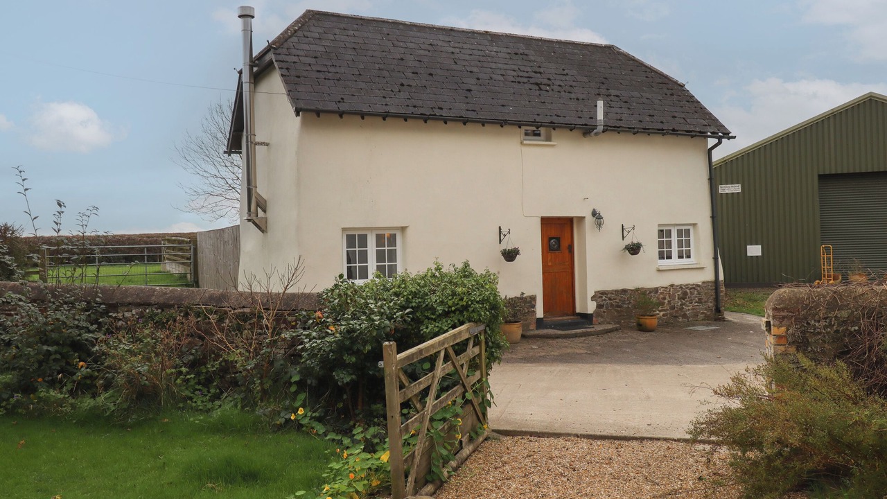 Photo of Outdoor in Broadwoodkelly