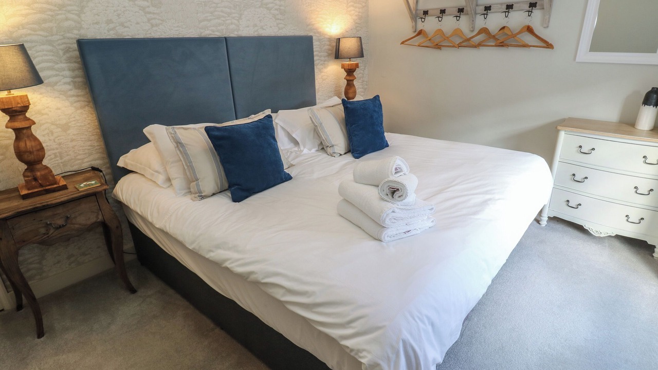 Photo of Others in Gweek