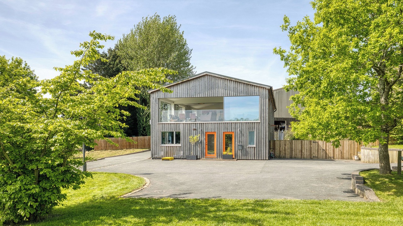 Photo of Outdoor in Eaton Mascott