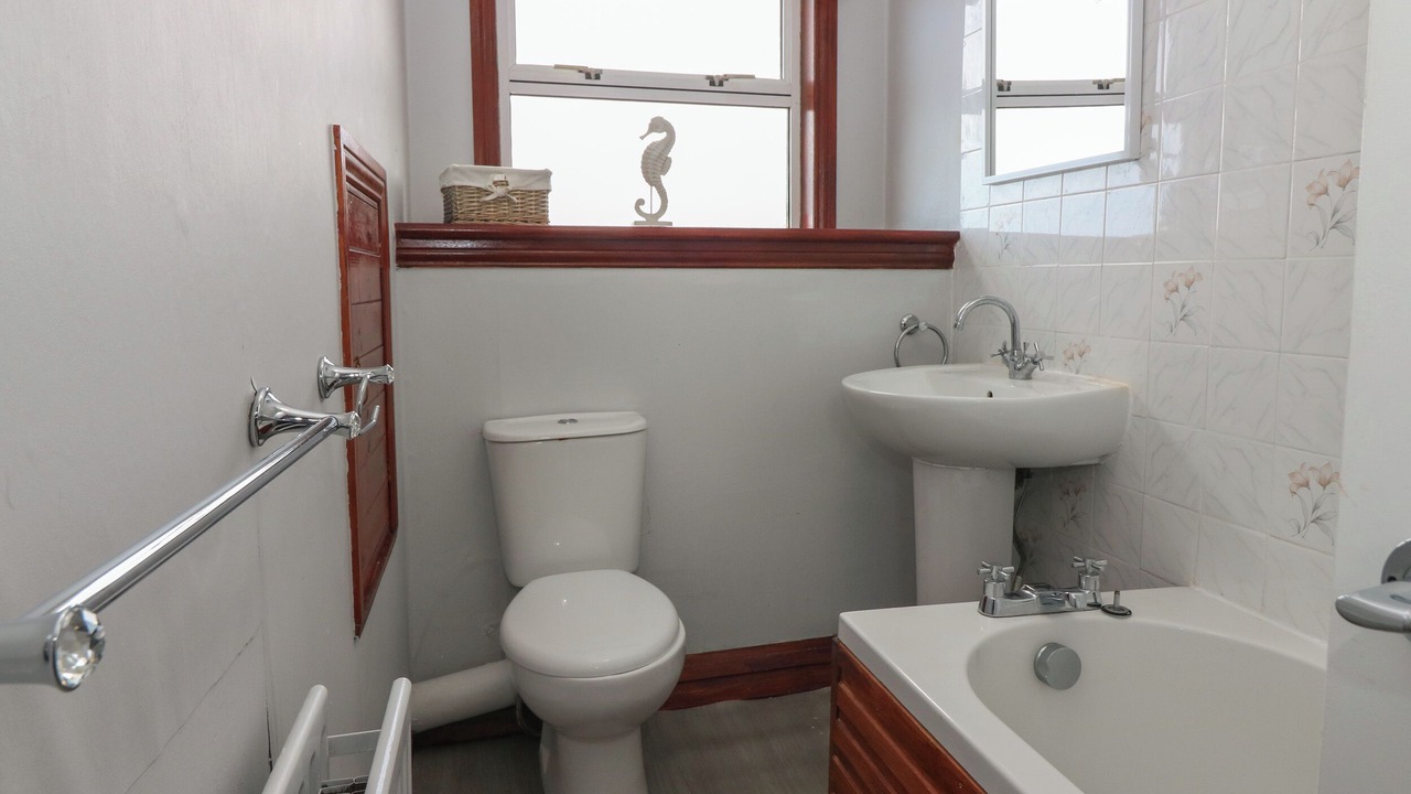 Photo of Bathroom in St Combs