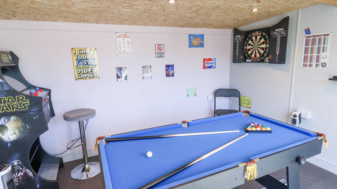 Photo of Bedroom in Cayton Bay