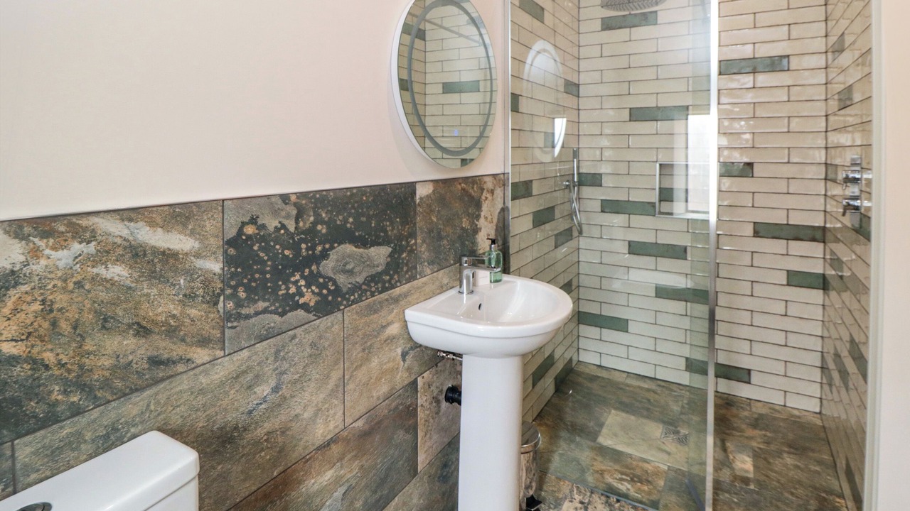 Photo of Others in Holme