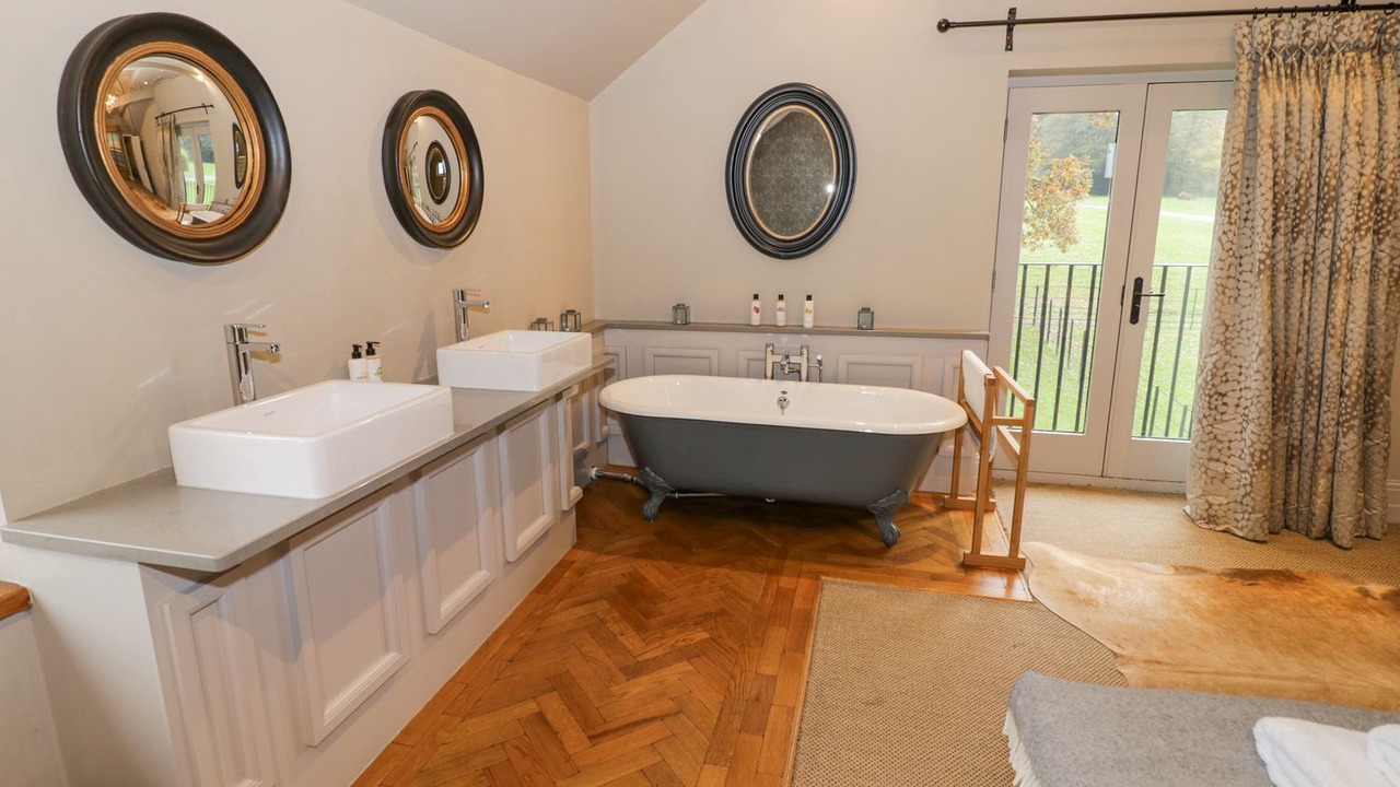 Photo of Others in Moreton