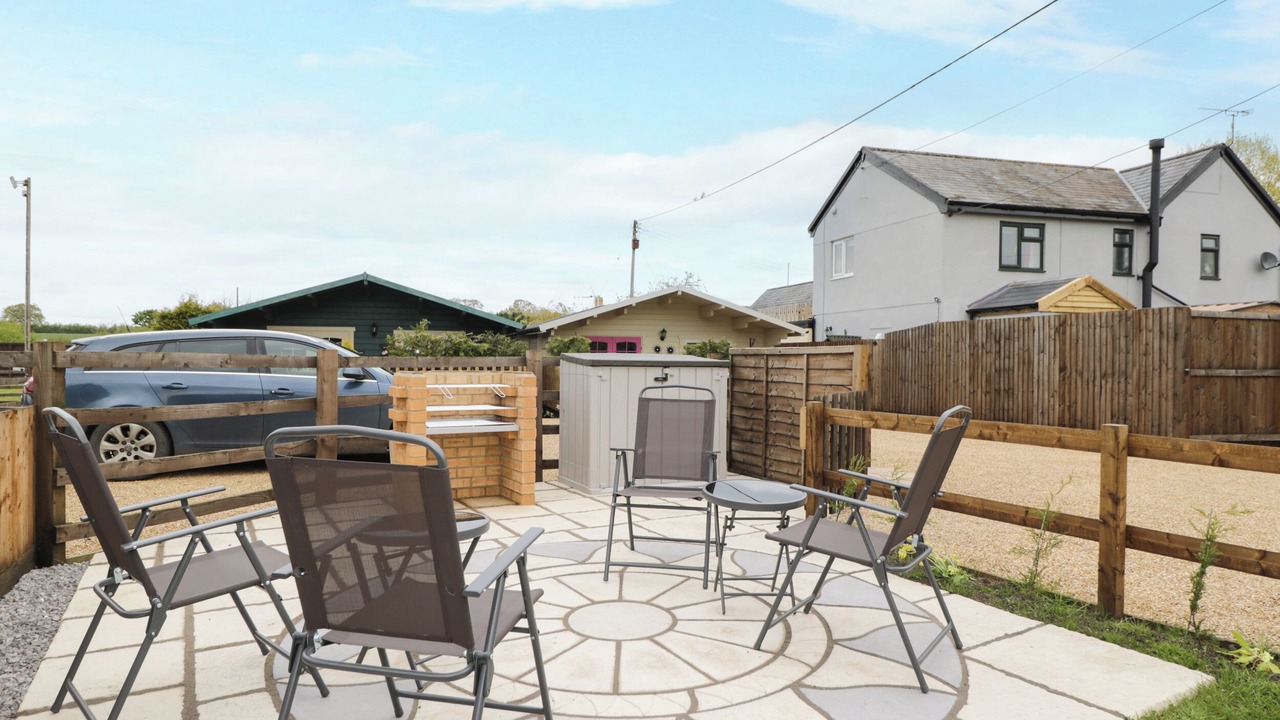 Photo of Outdoor in Bushton