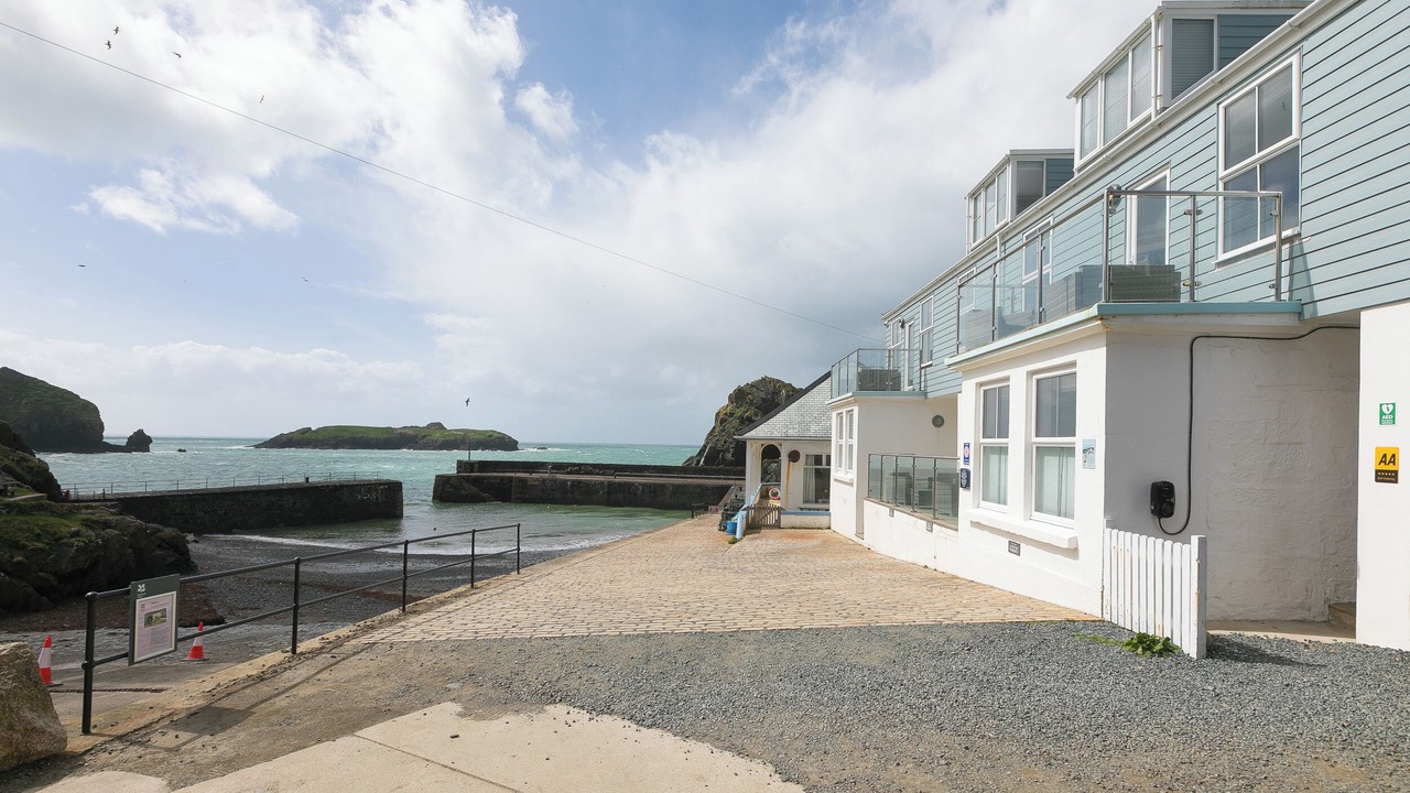 Photo of Outdoor in Mullion