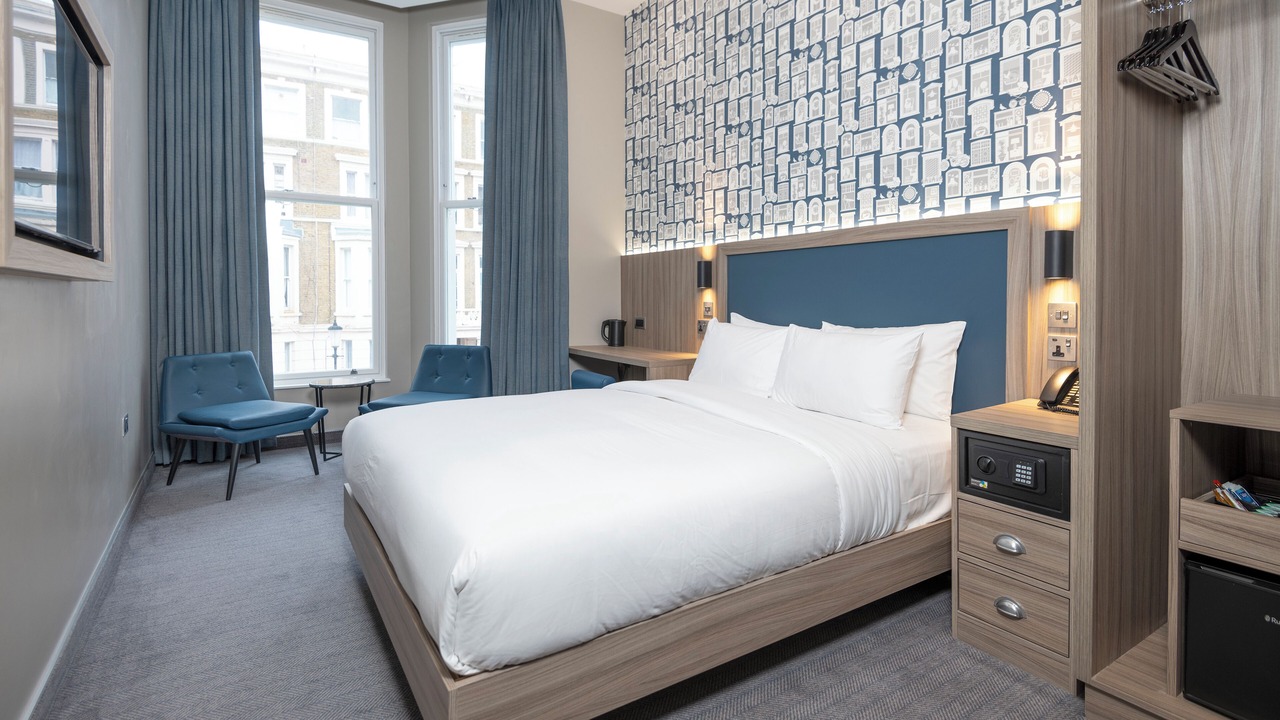 Photo of Bedroom in Earl's Court