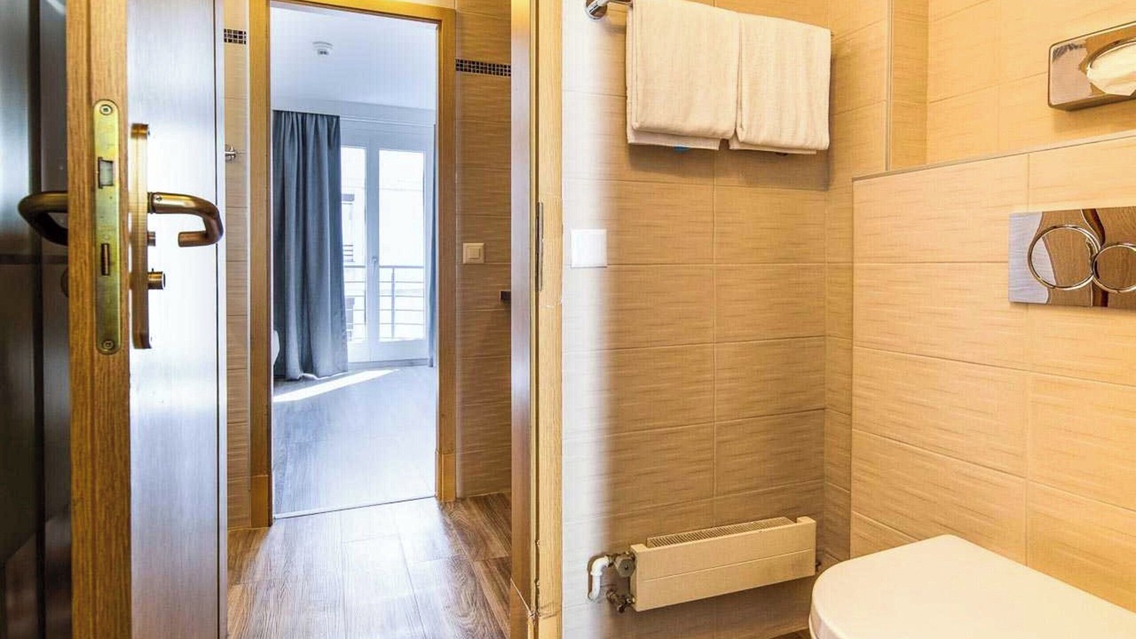 Photo of Bathroom in Downtown Geneva