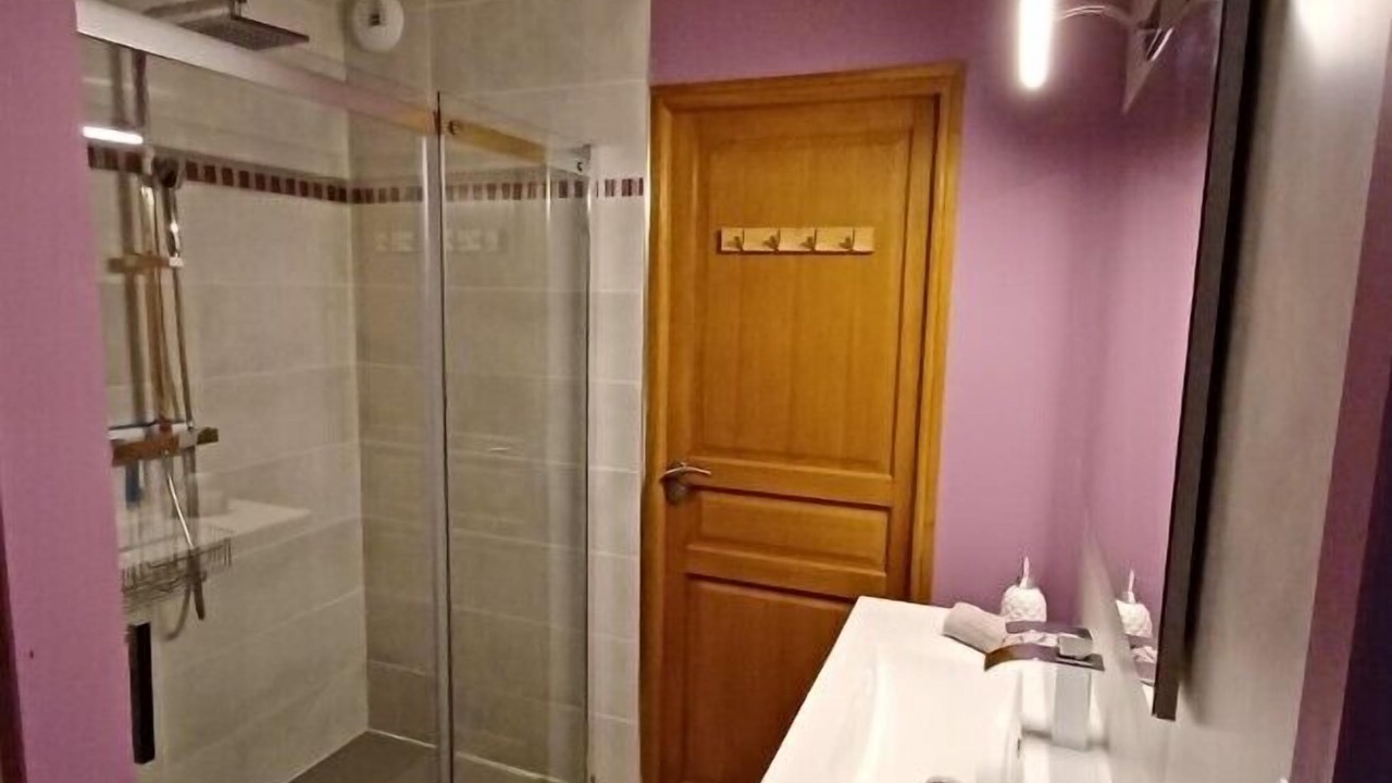 Photo of Bathroom in Givry