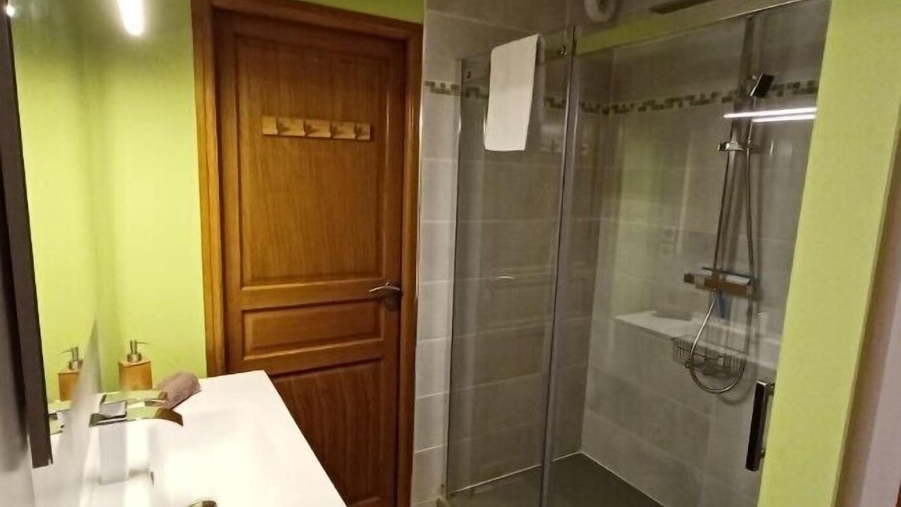 Photo of Bathroom in Givry