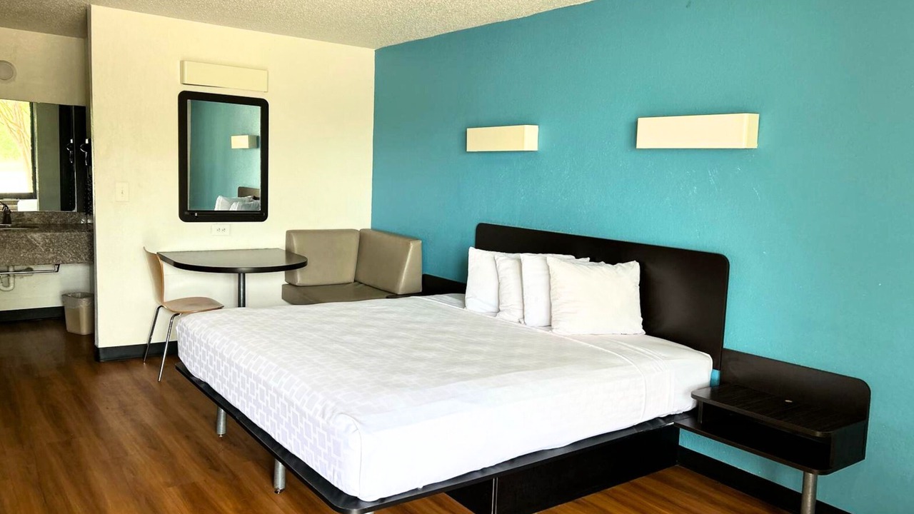 Photo of Bedroom in Beeville