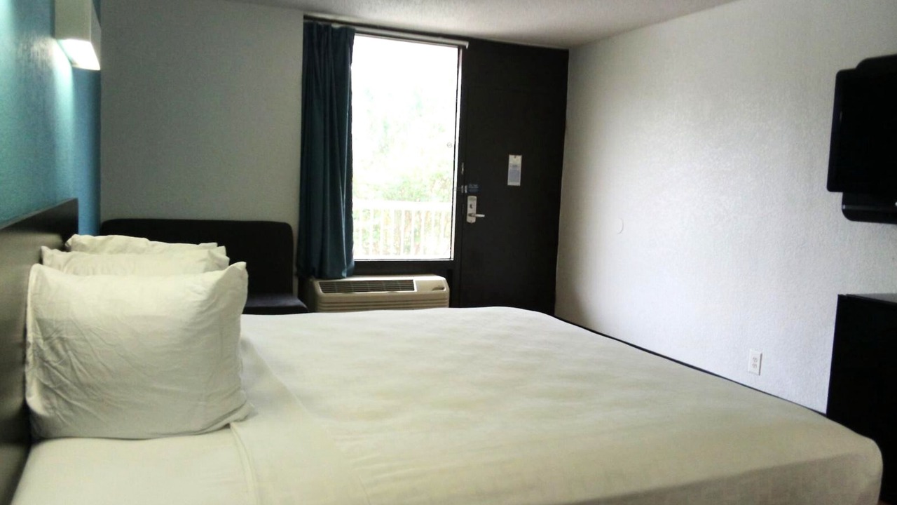 Photo of Bedroom in Beeville