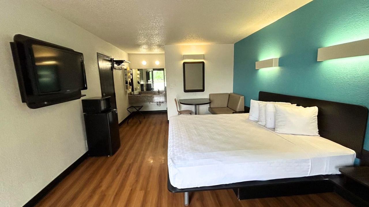 Photo of Bedroom in Beeville