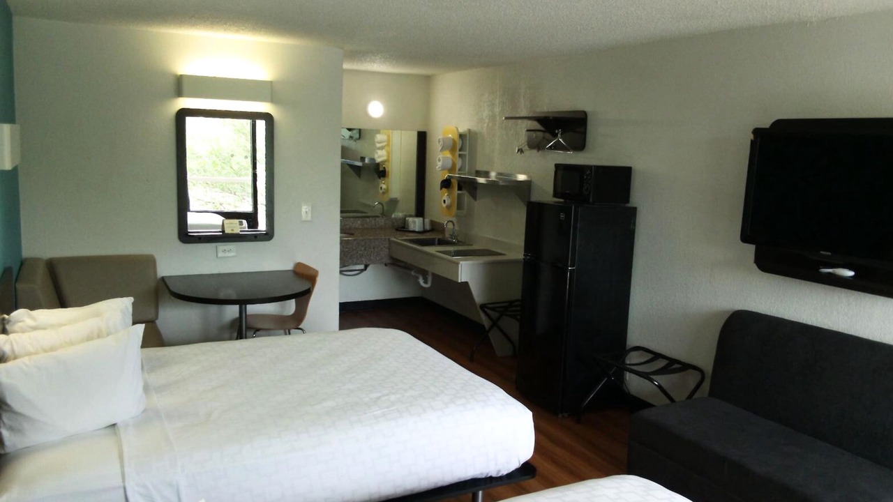 Photo of Bedroom in Beeville