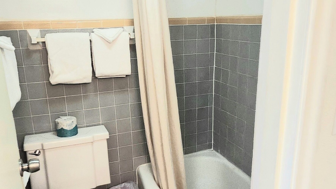 Photo of Bathroom in Lakeview