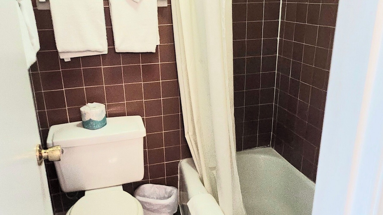 Photo of Bathroom in Lakeview