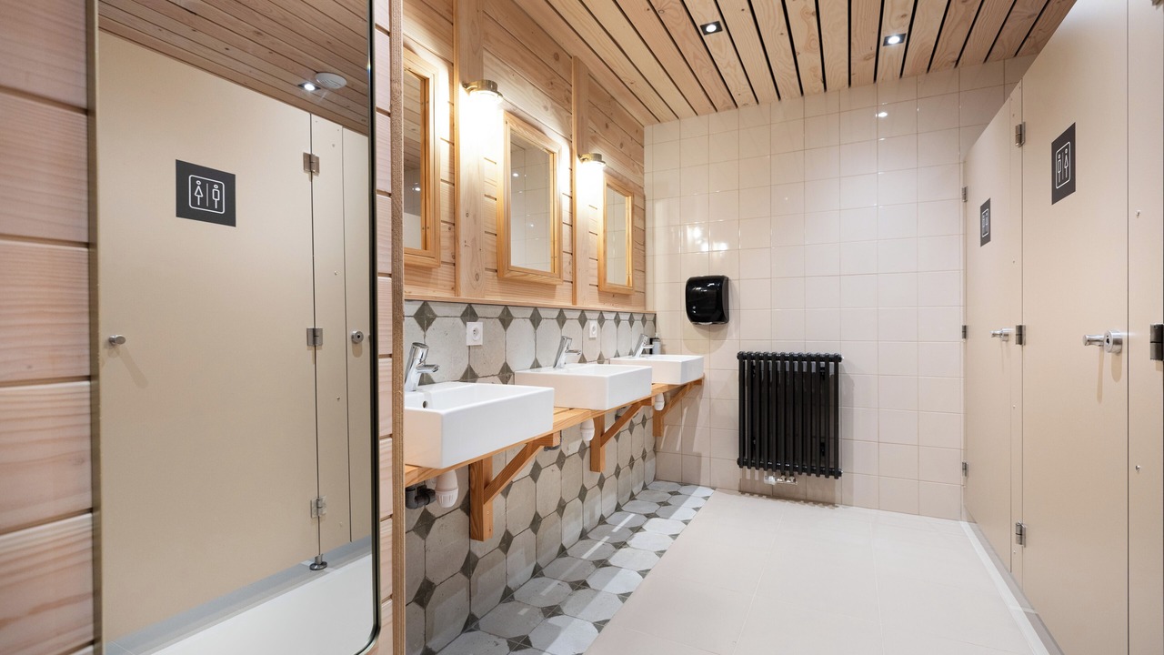 Photo of Others in Notre-Dame