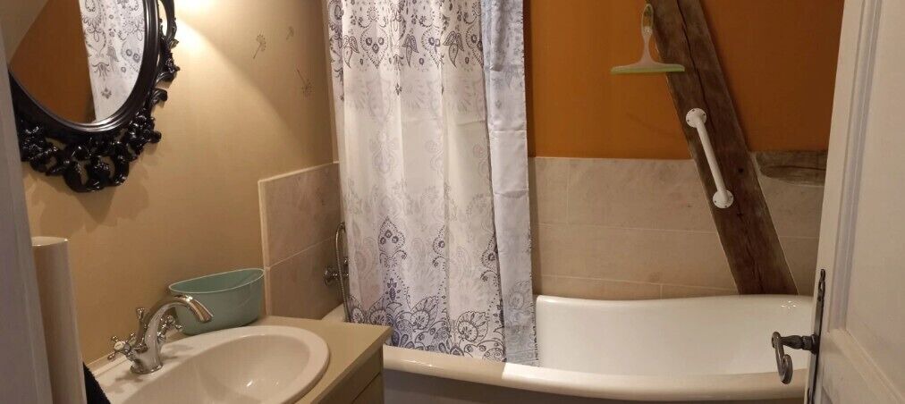 Photo of Bathroom in Pouant