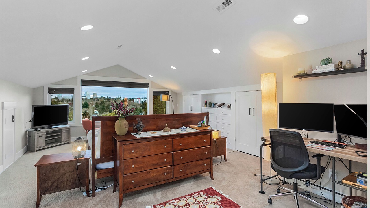Photo of Bedroom in Madrona