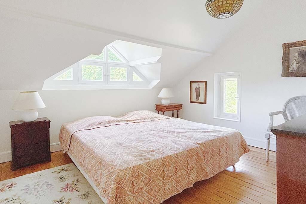 Photo of Bedroom in Le Val-Saint-Germain