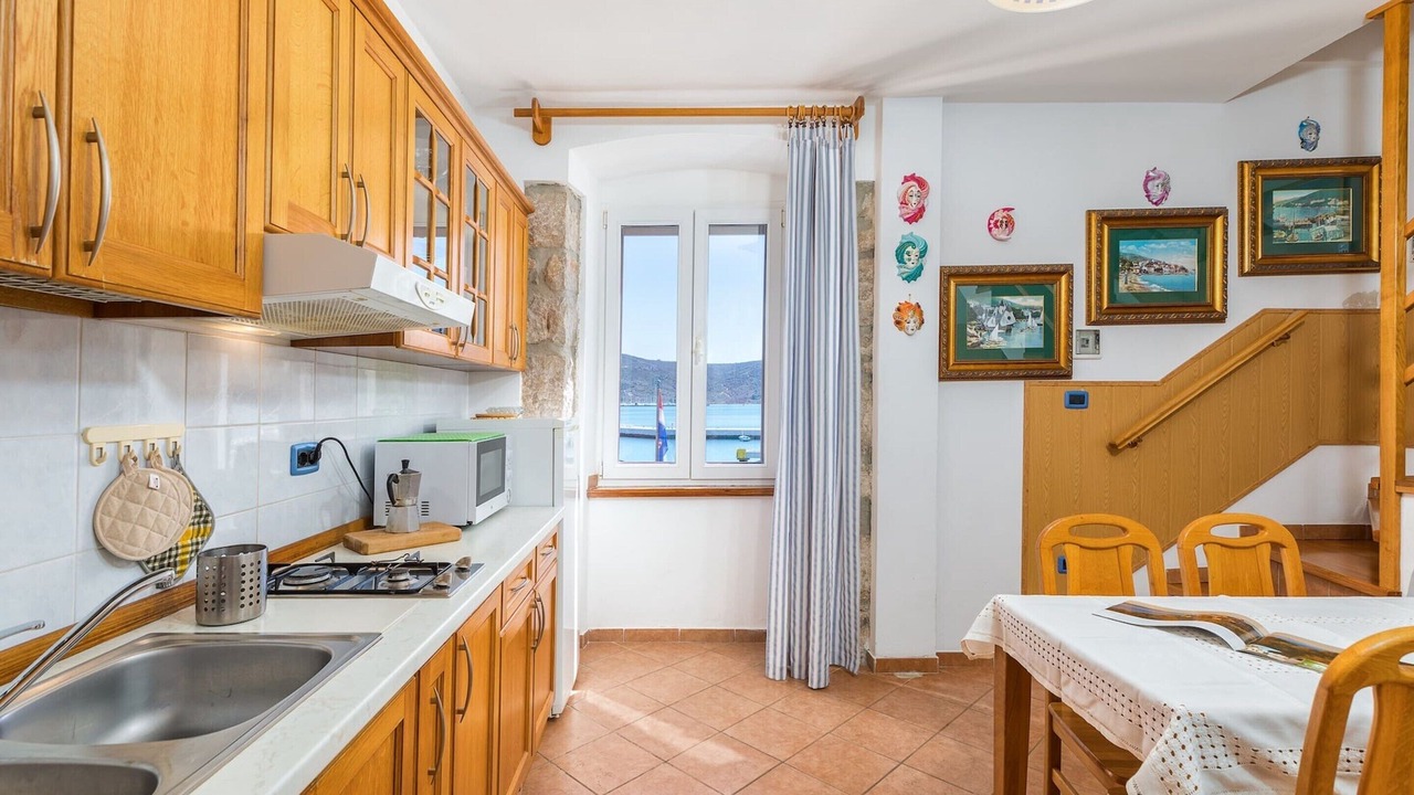 Photo of Others in Cres