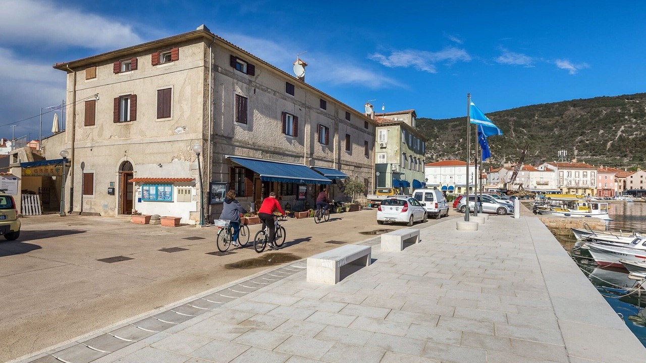 Photo of Outdoor in Cres