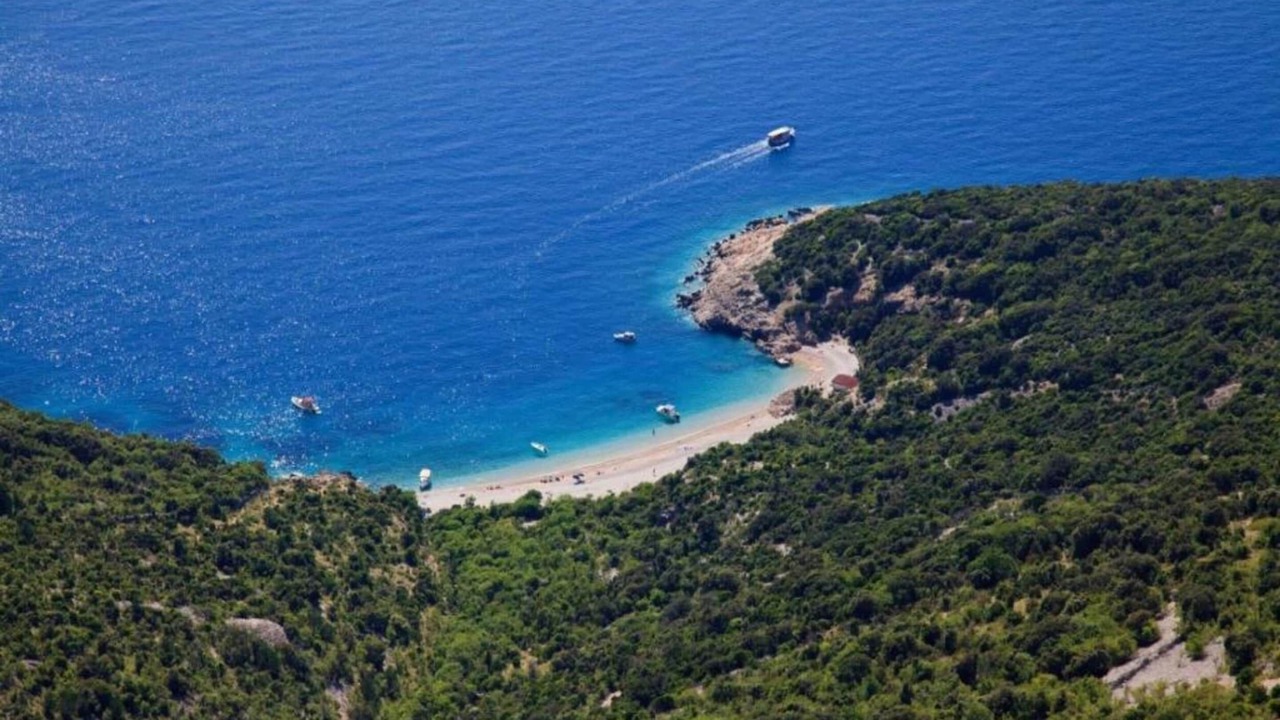 Photo of Others in Cres