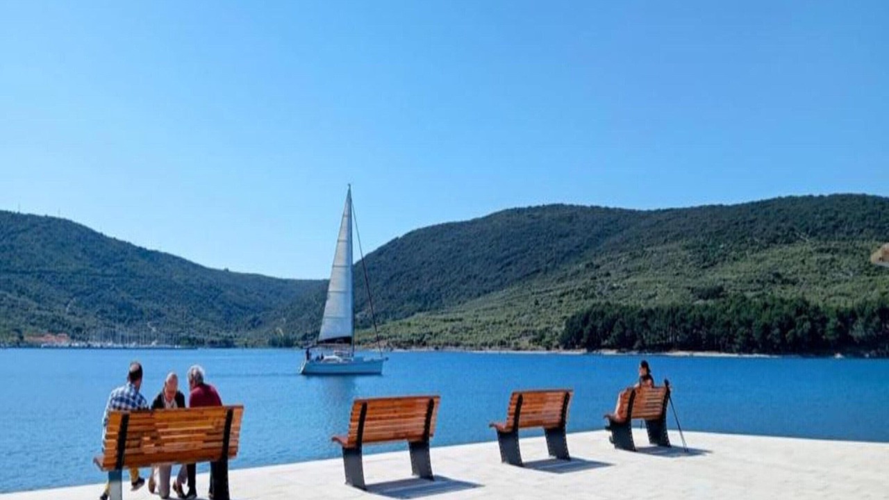 Photo of Others in Cres