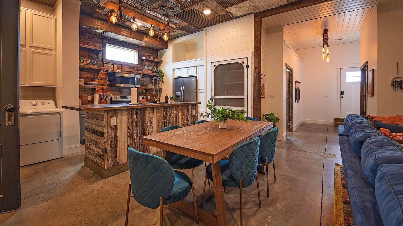 Photo of Livingroom in Lookout Valley Neighborhood Association