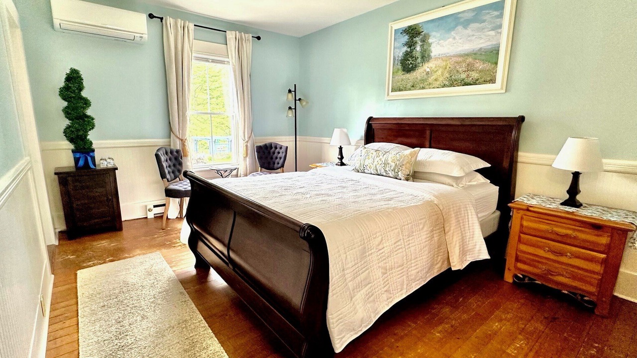 Photo of Bedroom in West Woodstock