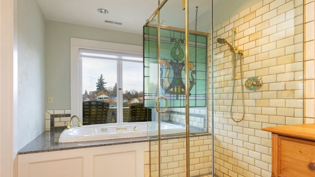 Photo of Others in Queen Anne