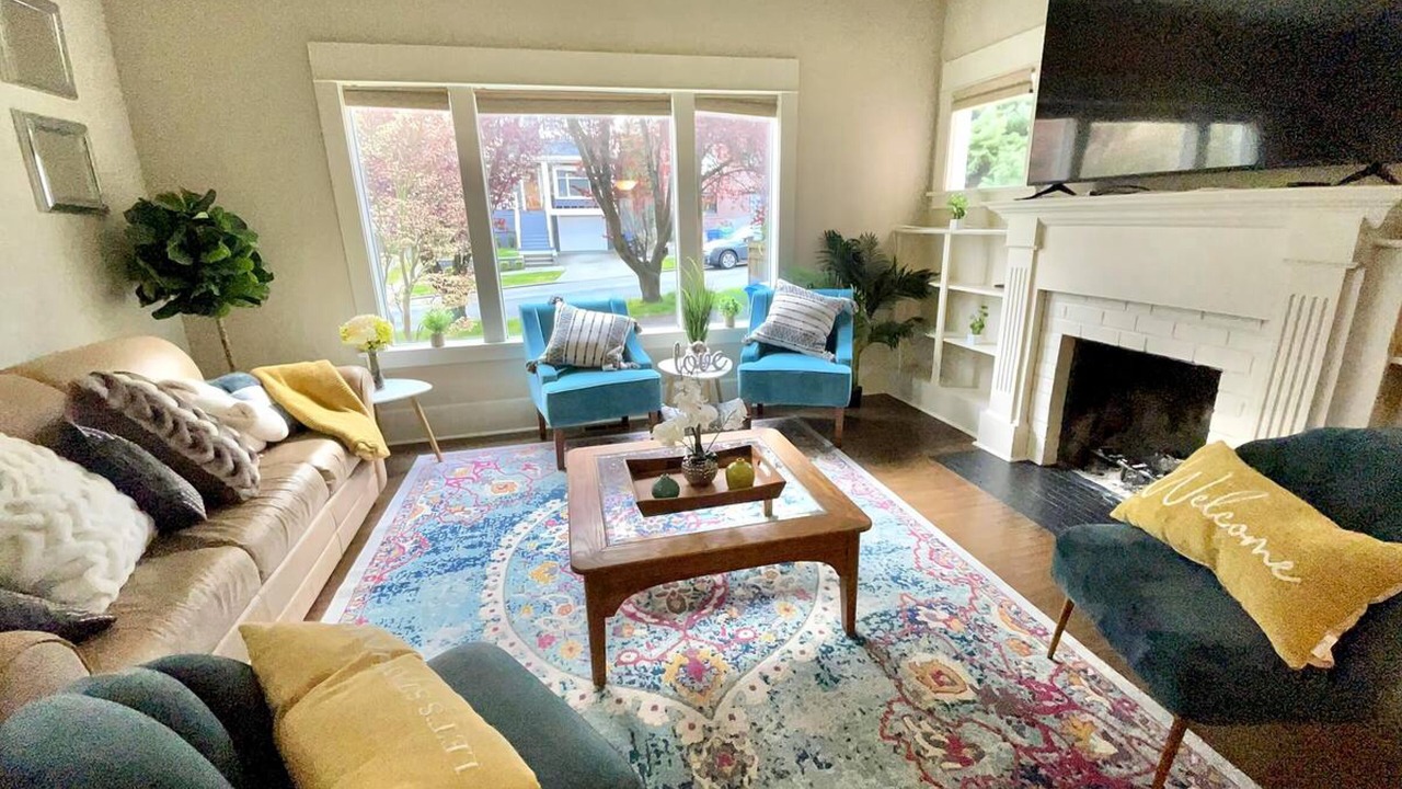 Photo of Livingroom in Queen Anne