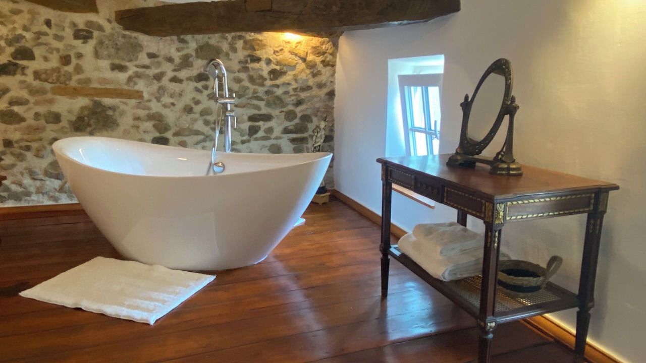 Photo of Bathroom in Felines-Termenes