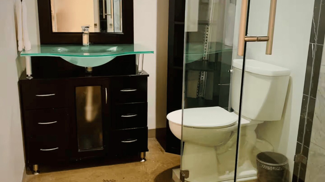Photo of Bathroom in East Cesar Chavez